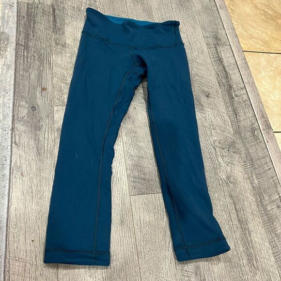 Lululemon capri - Picture 2 of 4